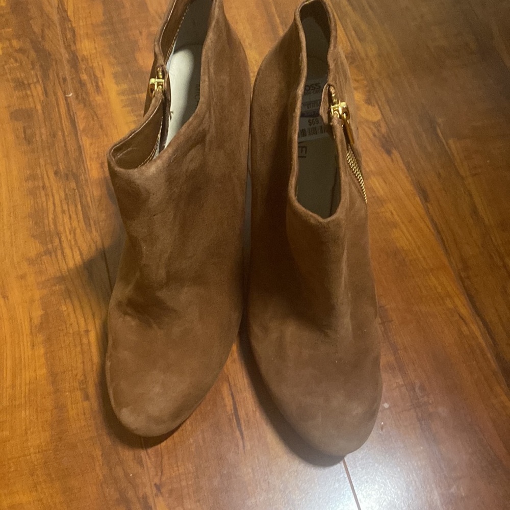 NEW MICHAEL MICHAEL KORS SUEDE HEEL BOOTIE - Picture 2 of 16